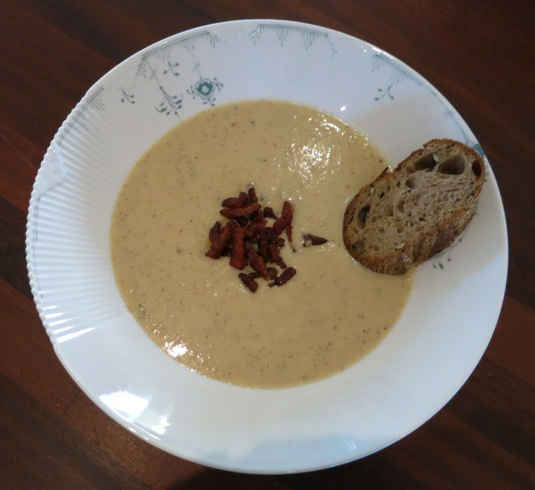 Ristet blomkålssuppe med lagret cheddar