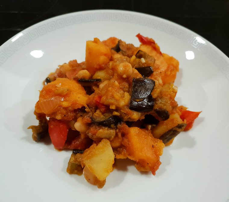 Aubergine og kartoffelgryde