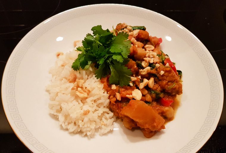 Afrikansk gryde med peanutsovs