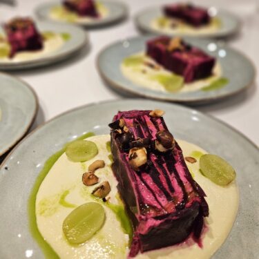 Rødbedeterrine med Ajo Blanco