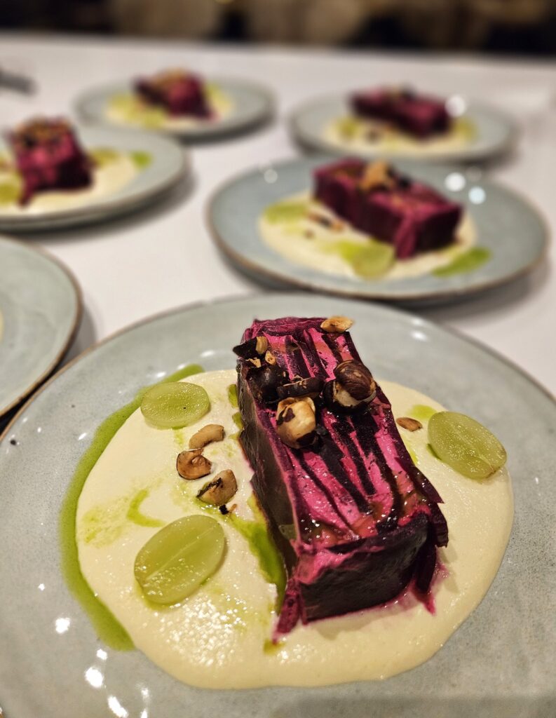 Rødbedeterrine med Ajo Blanco